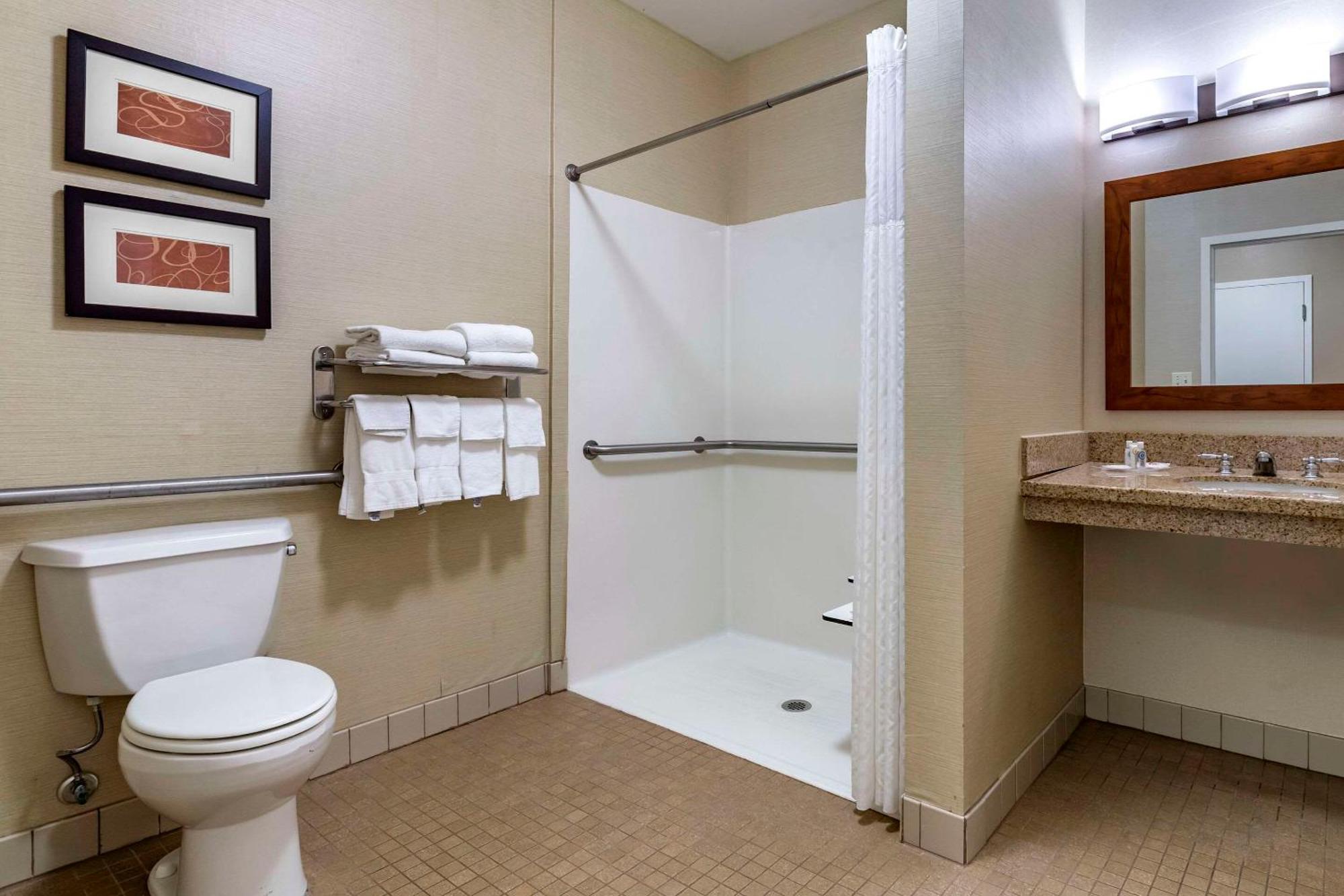 Comfort Suites Coralville I-80 Екстер'єр фото