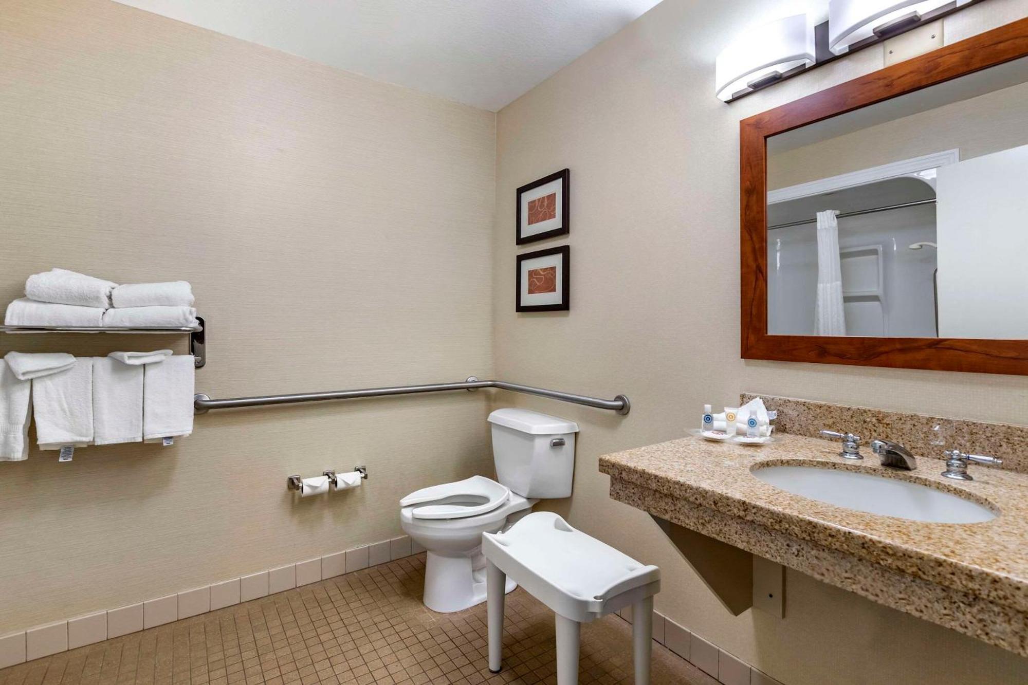 Comfort Suites Coralville I-80 Екстер'єр фото